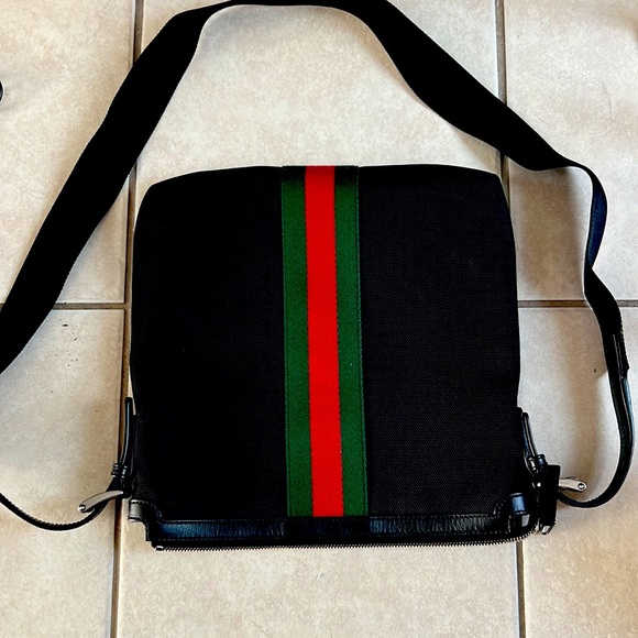 EUC GUCCI UNISEX MESSENGER LARGE BAG STYLE TECHNO WEB BLACK CANVAS - Picture 7 of 11